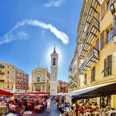 En Bord De Apartament *