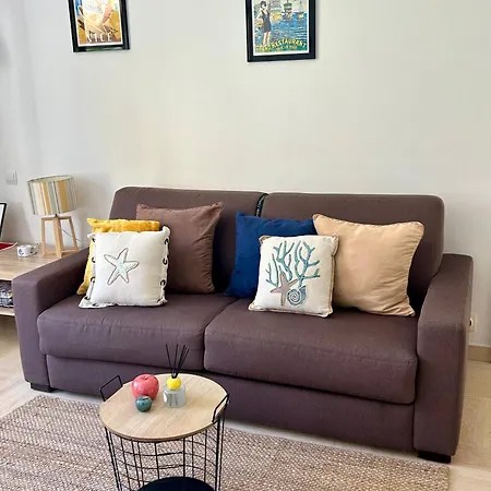 En Bord De Apartament