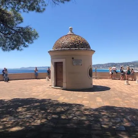 En Bord De Nice